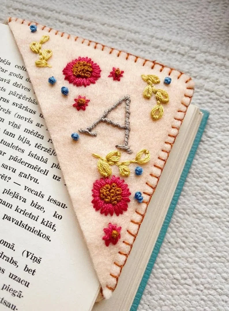 🔥BIG SALE - 49% OFF🔥🔥Personalized hand embroidered corner bookmark