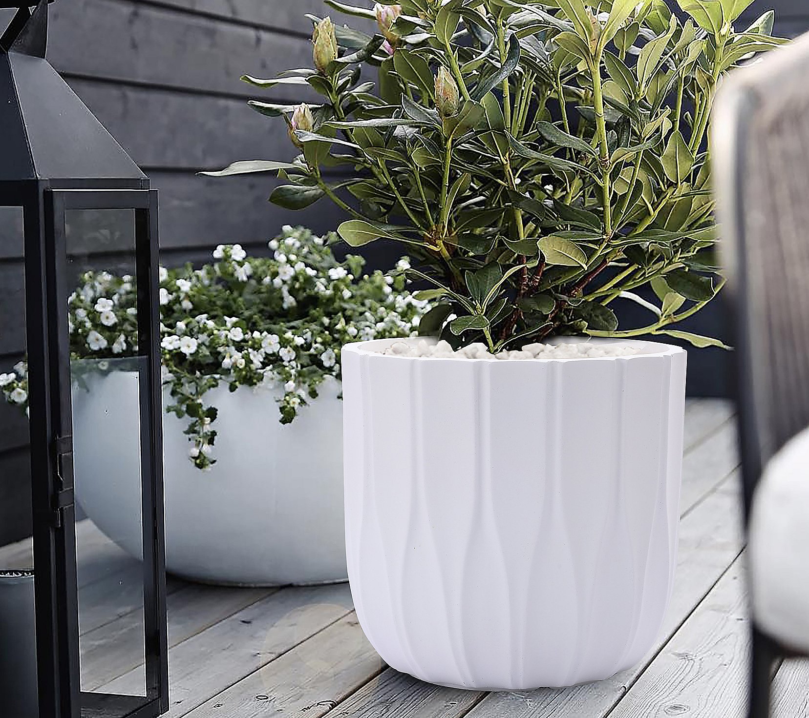 LuxenHome White MgO 14.5 Round Planter