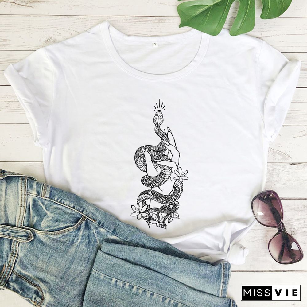 Gothic Hand With Snake T-shirt Mystical Witchy Woman Tshirt Aesthetic Spiritual Boho Witch Tee Shirt Top