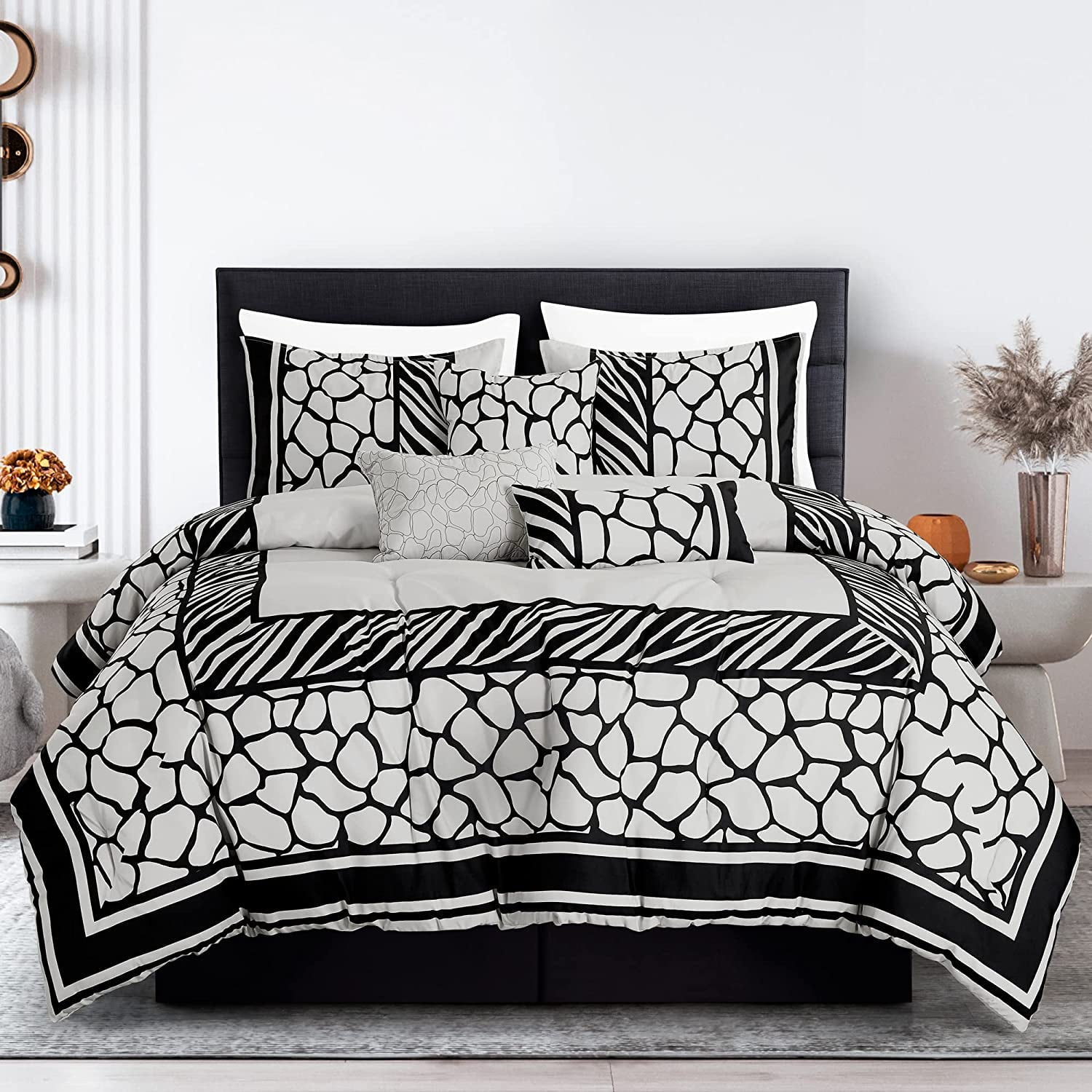 Chezmoi Collection Basa 7-Piece Safari Black/Chalk Zebra Giraffe Animal Print Bedding Comforter Set， California King