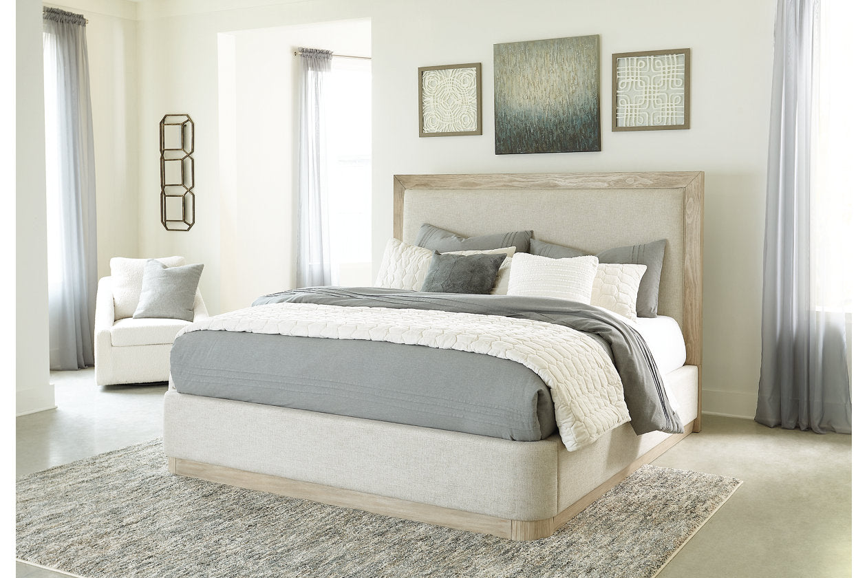 Hennington Queen Upholstered Bed