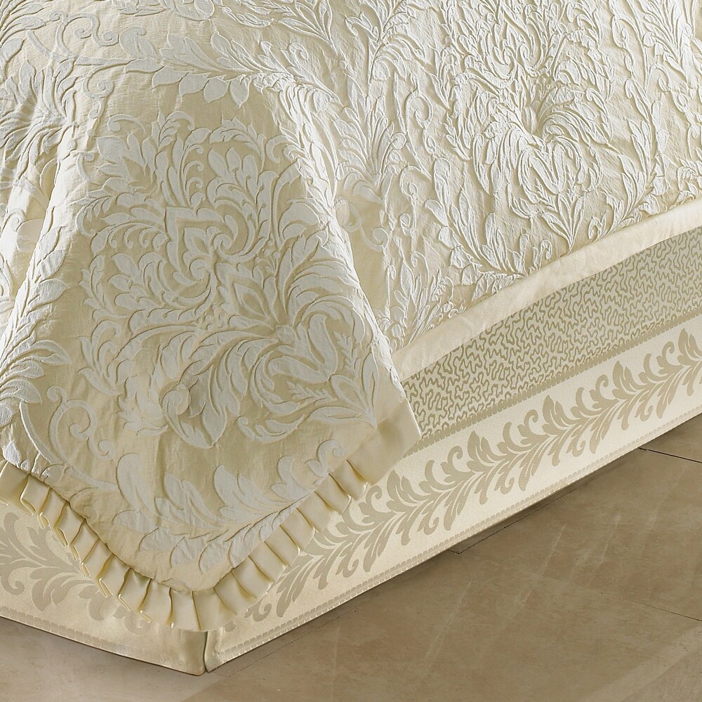 J. Queen New York Marquis Comforter Set