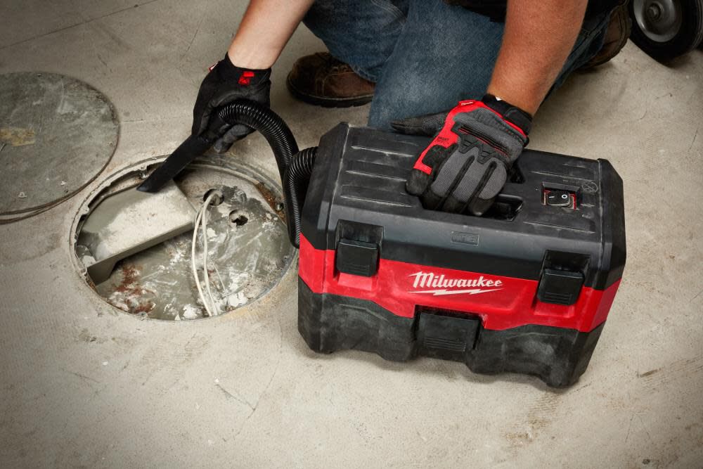 Milwaukee M18 Vacuum Wet/Dry Bare Tool 0880-20 from Milwaukee