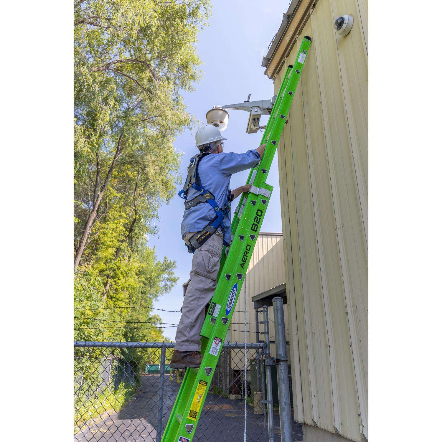 Werner Aero 20 ft. H Fiberglass Extension Ladder Type IAA 375 lb. capacity 20-10.41 ft.