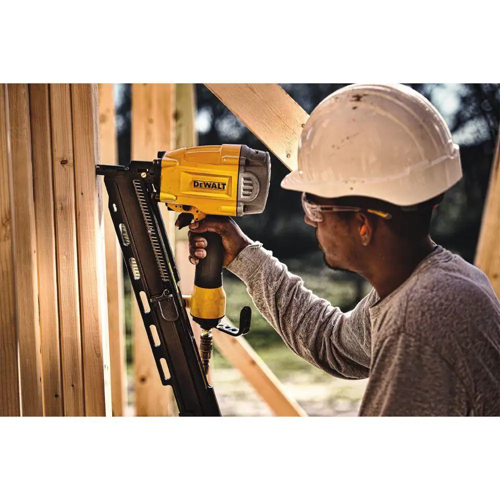 DEWALT DWF83PL Pneumatic 21-Degree Collated Framing Nailer