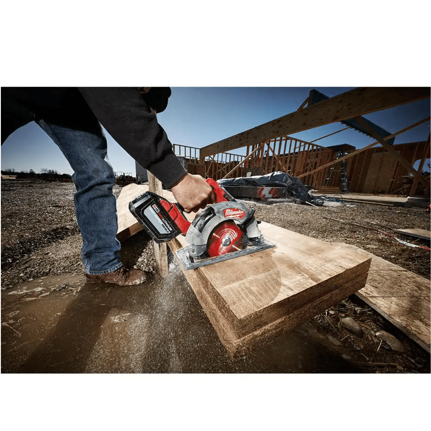 Milwaukee M18 FUEL 18-Volt Lithium-Ion Brushless Cordless 7-1/4 in. Circular Saw， Tool-Only (2732-20)