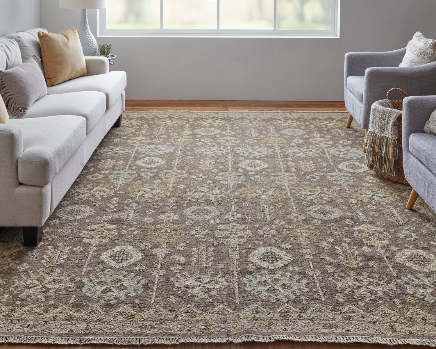 Aleska Oriental Brown/Ivory Rug