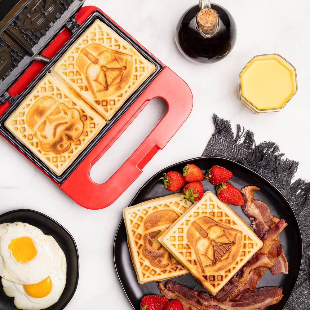 Uncanny Brands Star Wars Black Double-Square American Waffle Maker WM2-SRW-VDST