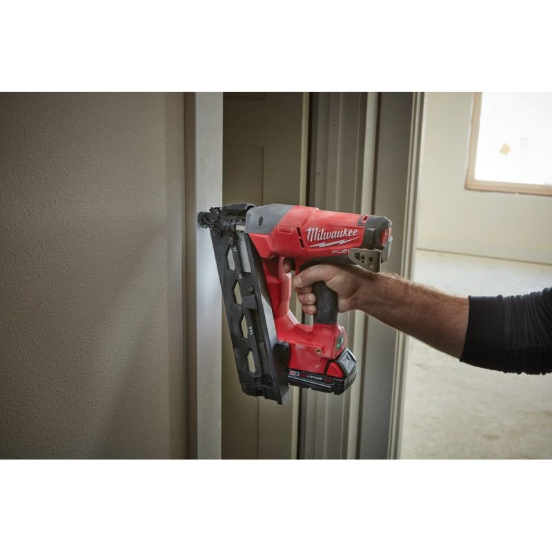 MW M18 FUEL Brushless Angled Cordless Finish Nailer Kit