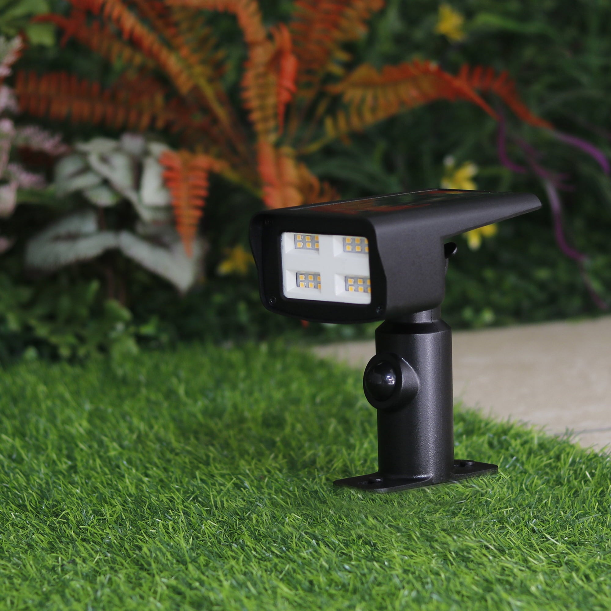 Better Homes and Gardens Solar Motion Sensor LED Spotlight 30-600 Lumens， Stake or Mount