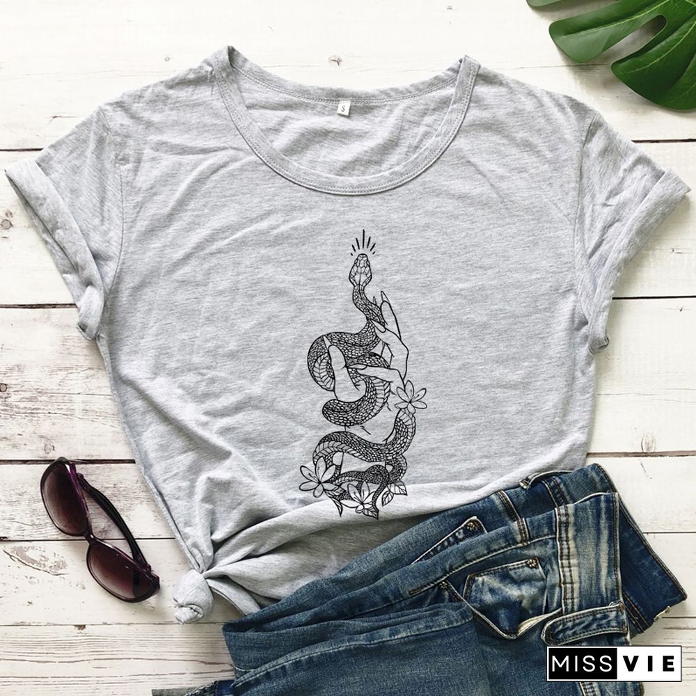 Gothic Hand With Snake T-shirt Mystical Witchy Woman Tshirt Aesthetic Spiritual Boho Witch Tee Shirt Top