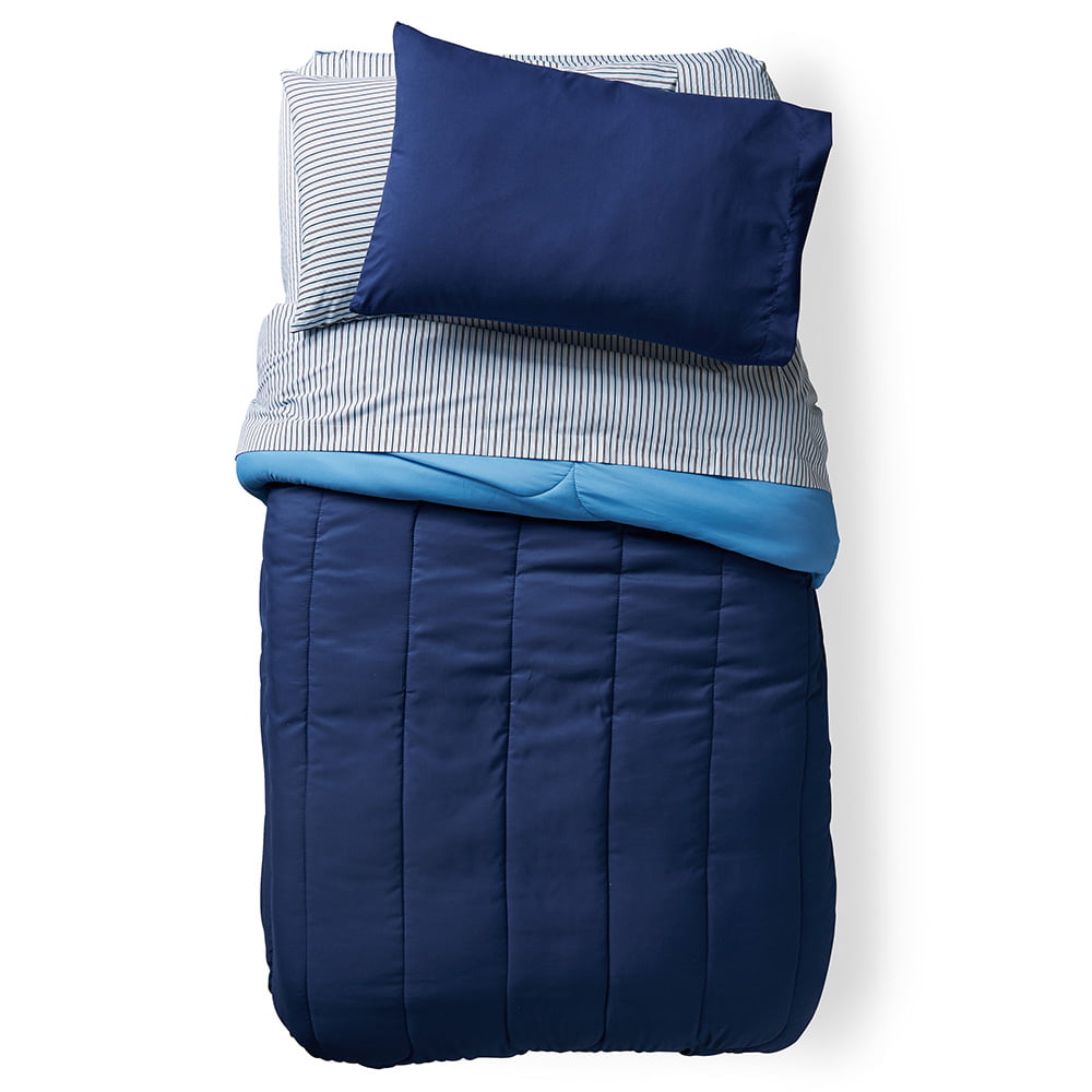 Fully Reversible Comforter in Light Blue and Navy， Twin and Twin XL Size， Reversible Blues， by OCM