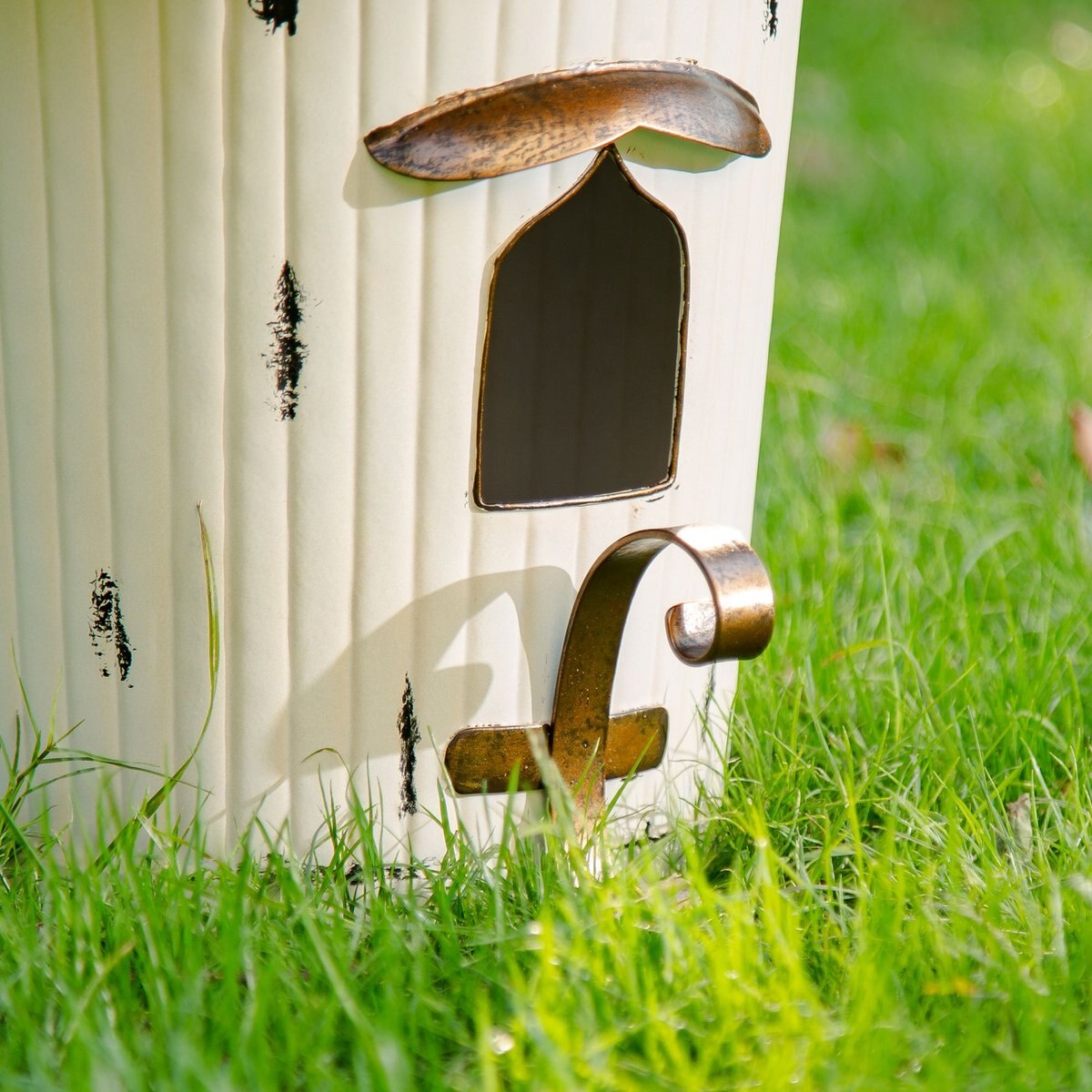 Glitzhome Farmhouse Metal Pagoda Birdhouse with Bronze Roof