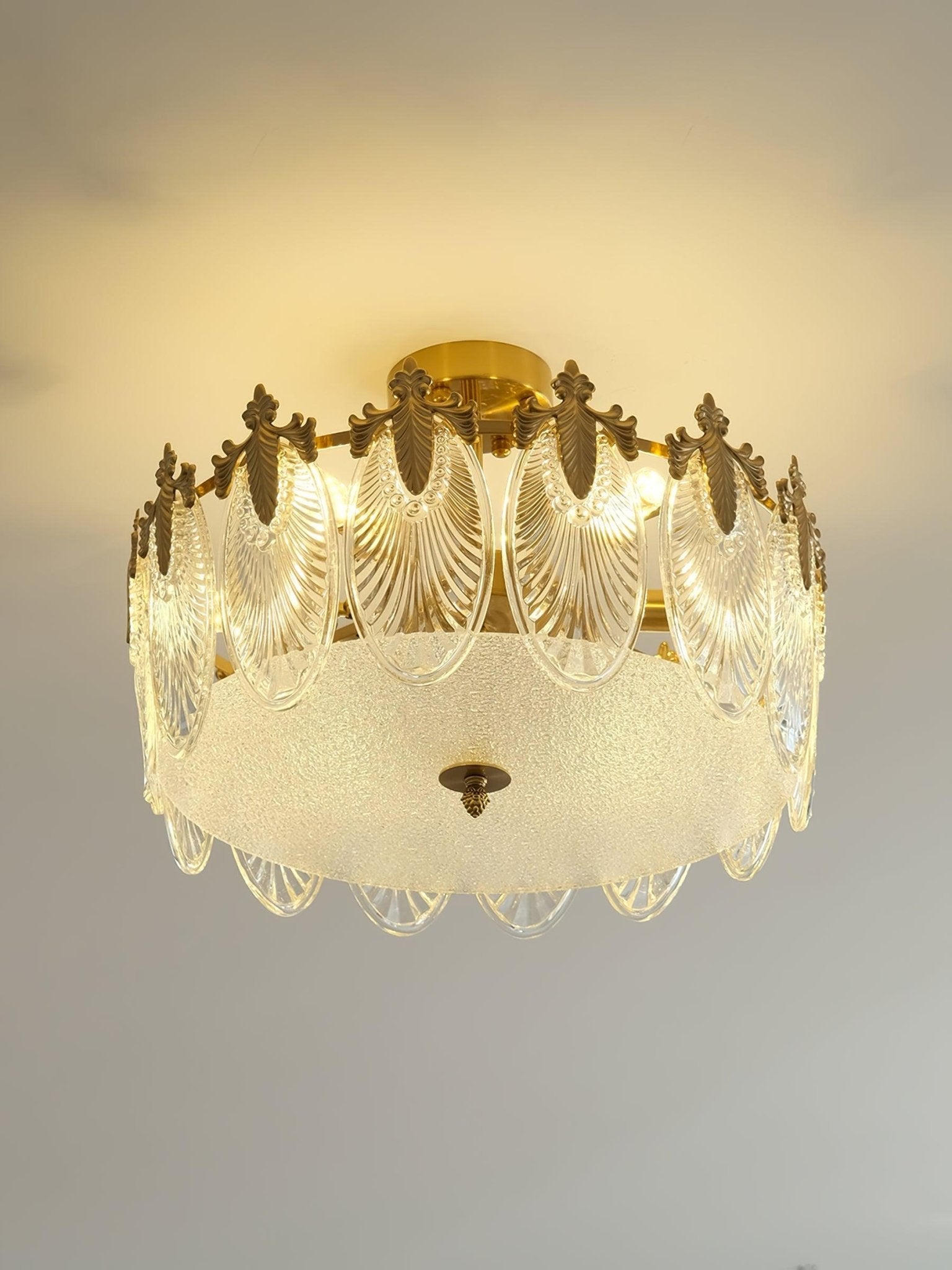 Decorative Pattern Glass Round Chandelier