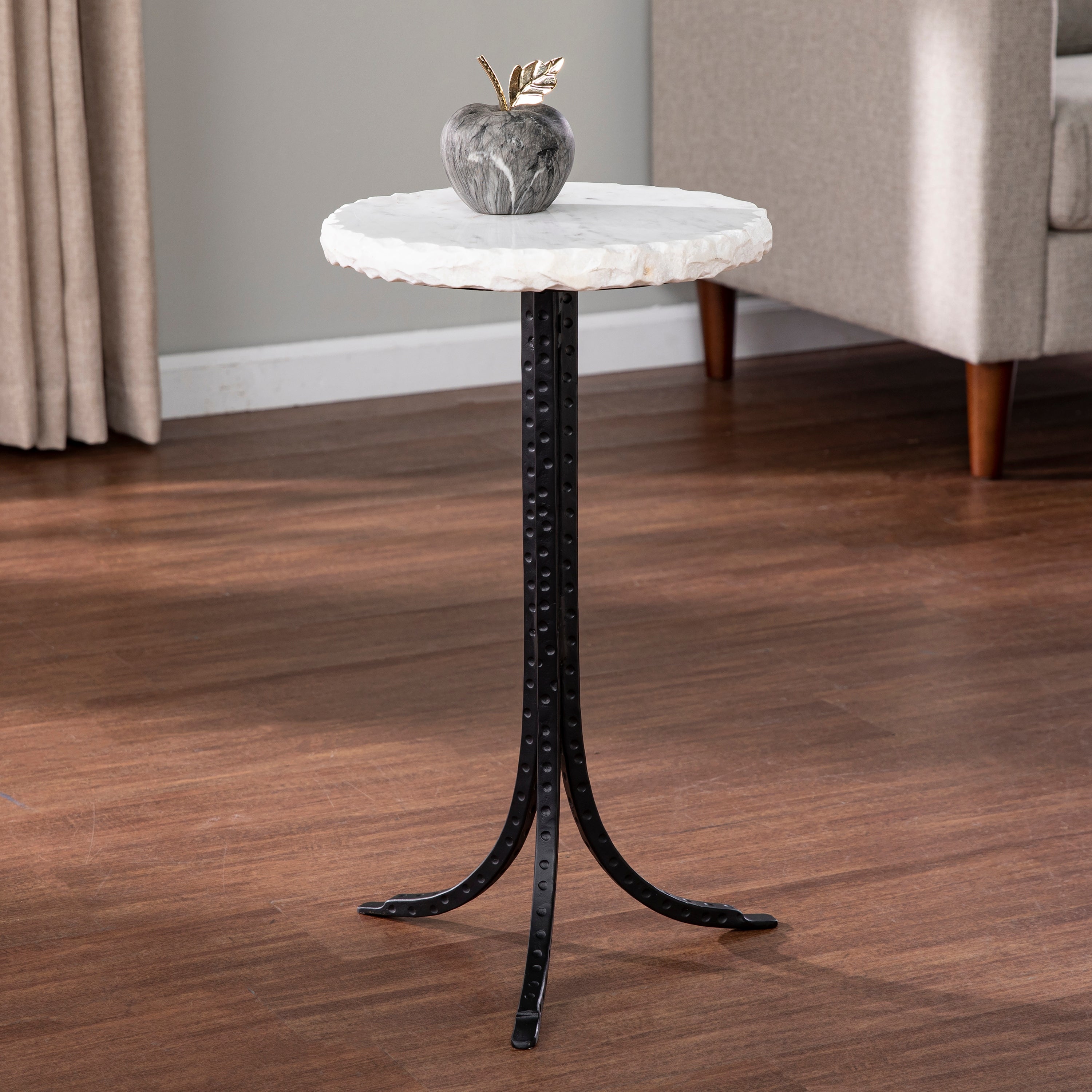 SEI Furniture Gierson Round Marble-Top Accent Table， Black/White