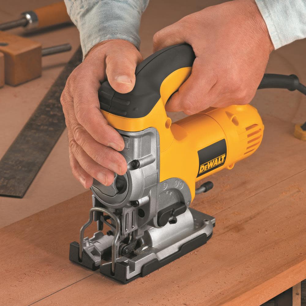 DEWALT HEAVY-DUTY VARIABLE SPEED TOP-HANDLE JIG SAW KIT (DW331K) ;