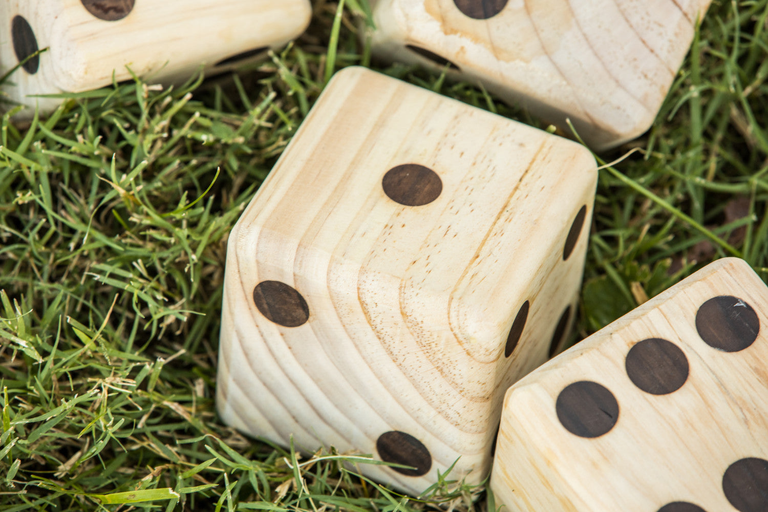 Triumph Big Roller Six Large Wooden Lawn Dice Set for Outdoor Use with Included Dry-Erase Scorecards， Markers， and Carry Bag