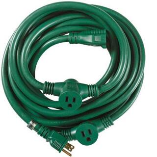 Woods 25 ft. 143 Multi-Outlet (3) Garden Outdoor Medium-Duty Extension Cord Green 3030