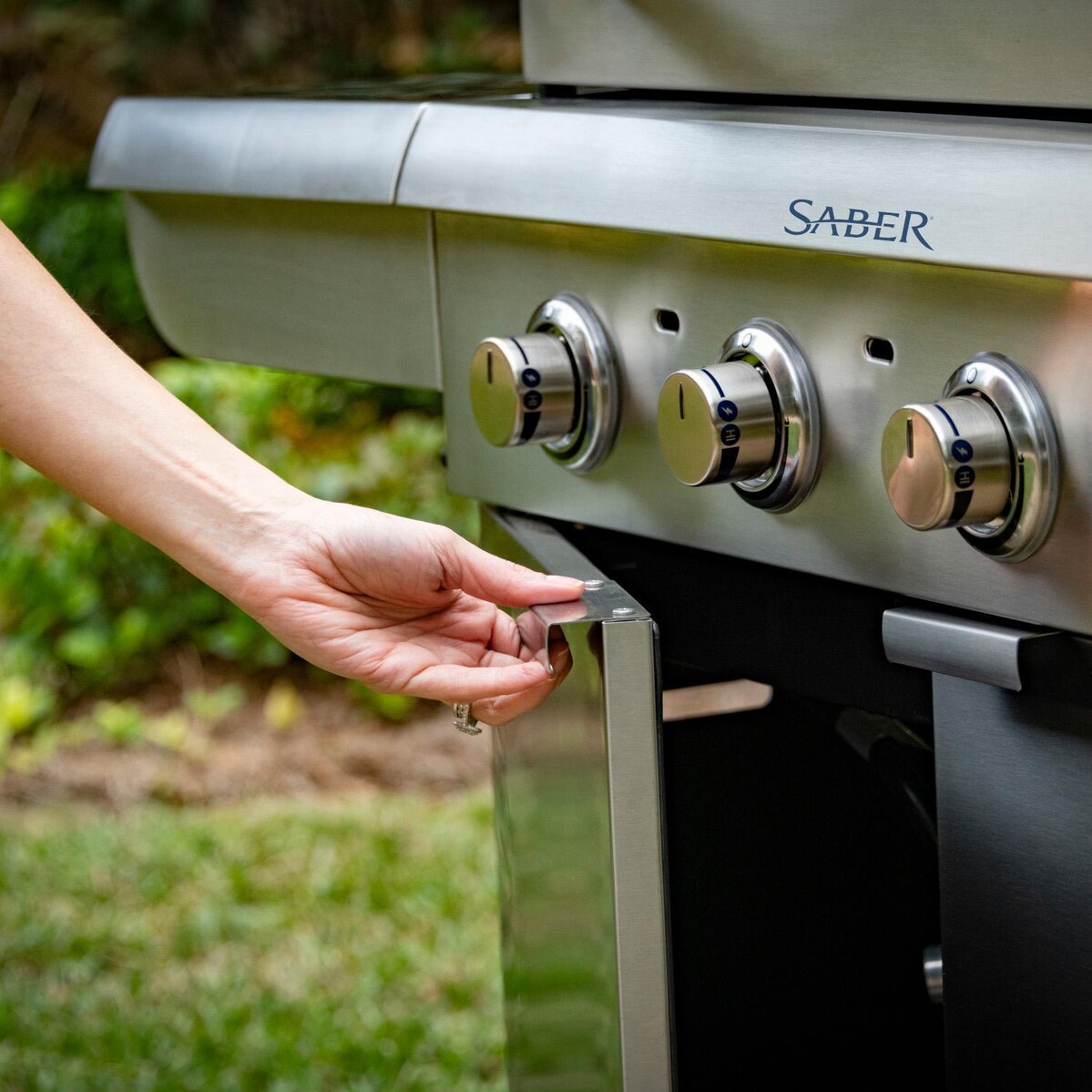 Saber Select 4-Burner 30-Inch Infrared Propane Gas Grill With Side Burner