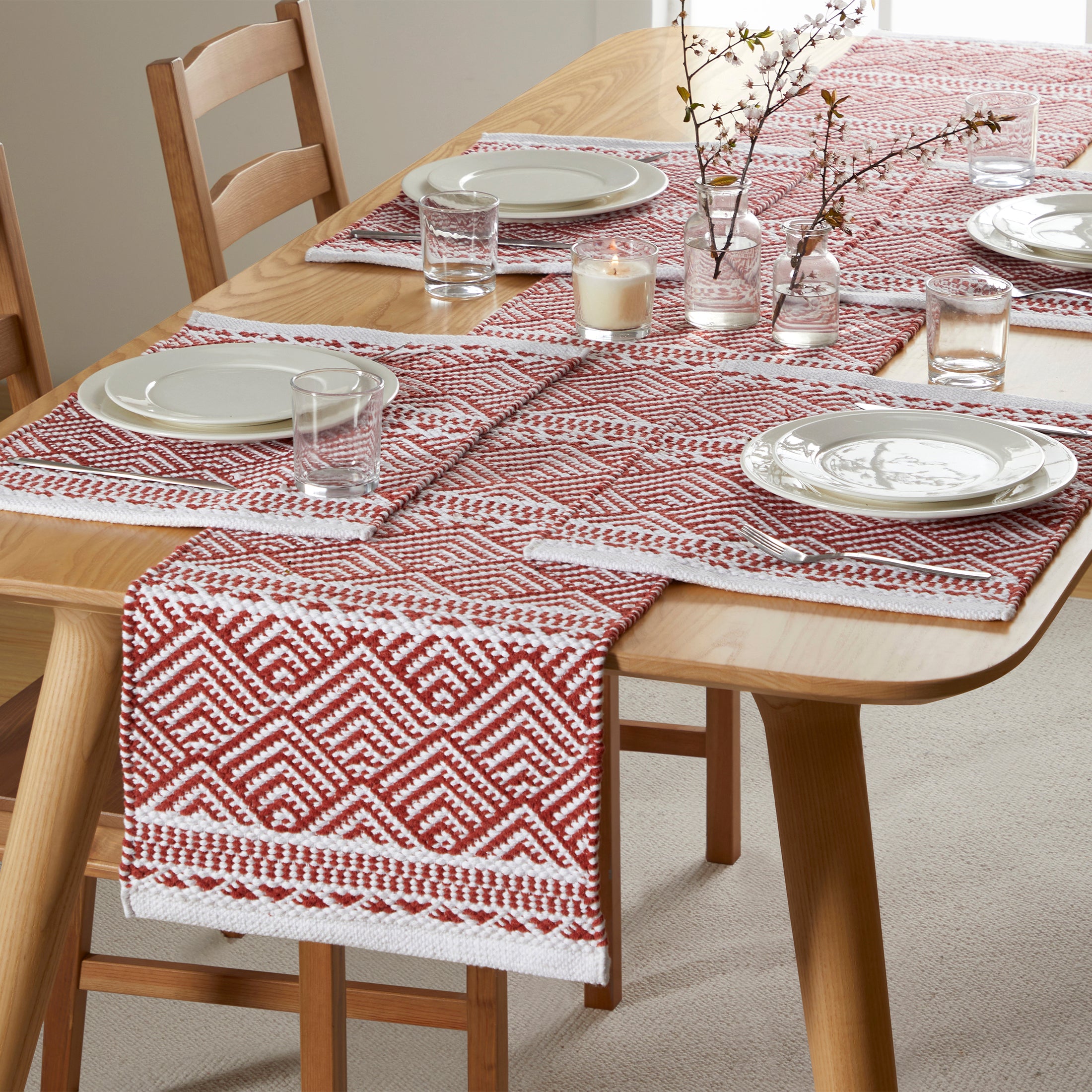 Better Homes and Gardens Geo Stripe Cotton Rich 14 x 90 Table Runner， Brick