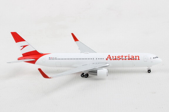 Herpa HE536509 Austrian 767 300 1/500 New Livery R...