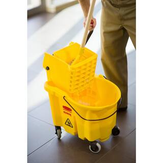 Rubbermaid Commercial Products 6 in. 24# Cotton Wet String Mop WITH Wave Brake 35 qt. Mop Bucket and Wringer Combo 1974341-WB