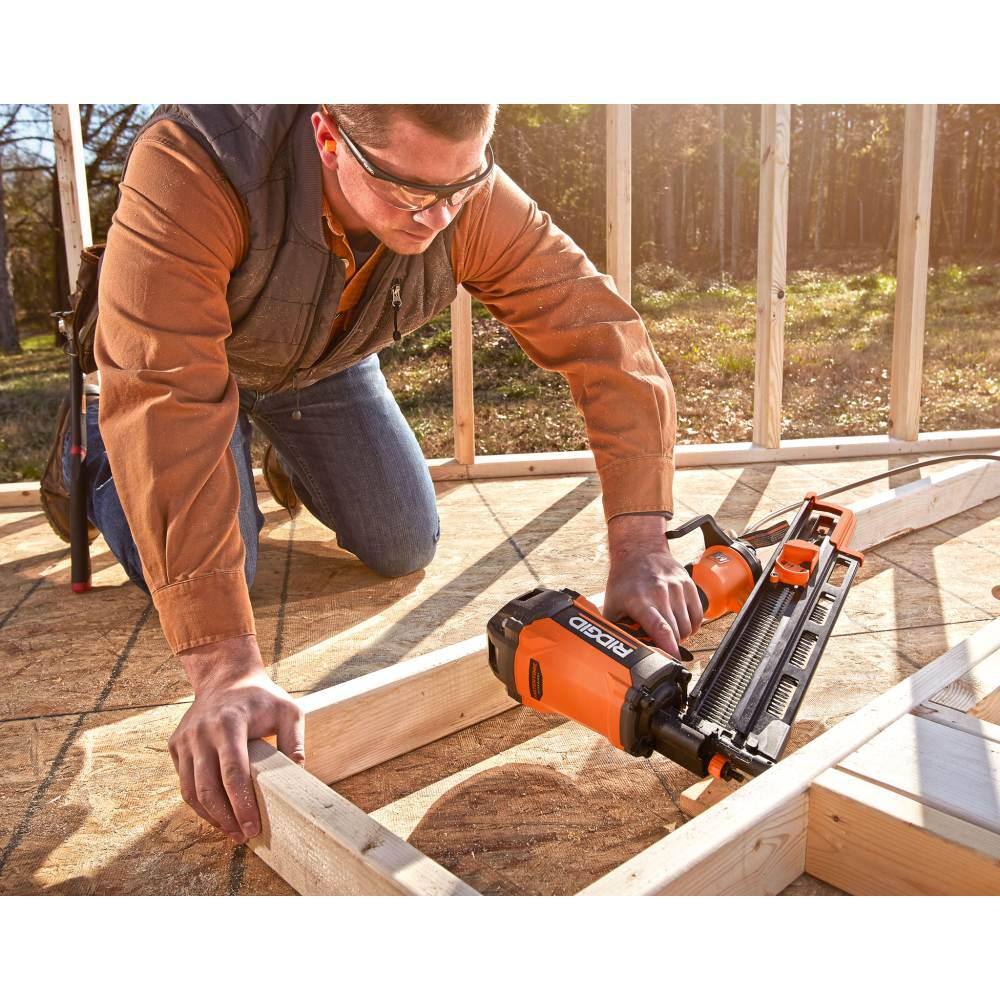 RIDGID Pneumatic 21-Degree 3-12 in. Round Head Framing Nailer with 14 in. 50 ft. Lay Flat Air Hose R350RHF-R5025LF