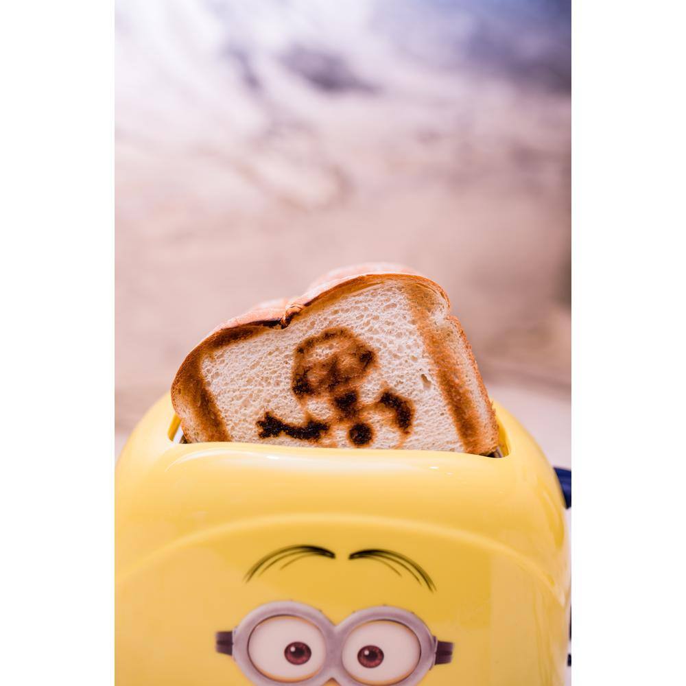 Uncanny Brands Minions Dave 2-Slice Yellow Toaster TSTE-DES-DAV