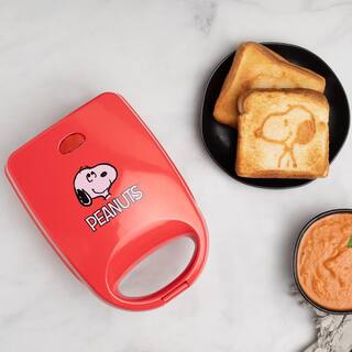 Uncanny Brands Peanuts Snoopy Red 500-Watt Single Grilled Cheese Sandwich Maker PP2-PEA-SN1