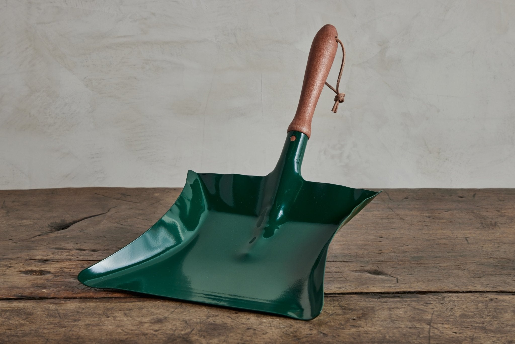 Beechwood Handled Dust Pan