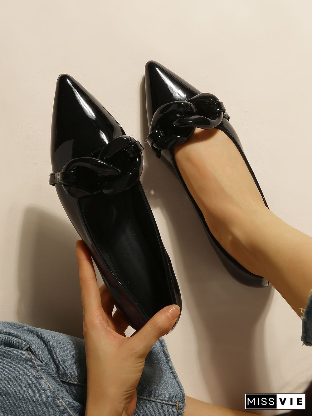 Fashion Chain Pointed Toe Pumps