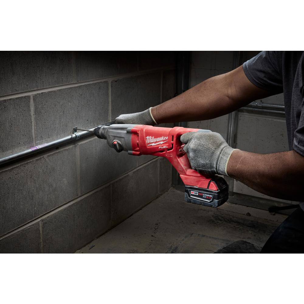 MW M18 FUEL 18V Lithium-Ion Brushless Cordless 4-12 in.5 in. Grinder with 1 in. SDS Plus D-Handle Rotary Hammer 2880-22-2713-20