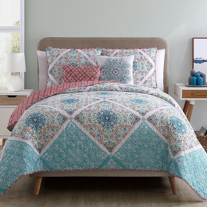 VCNY Home Windsor Quilt Set