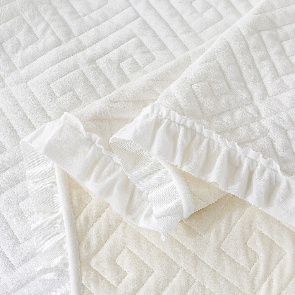 Lavish Plush Poly Velvet Quilt Set