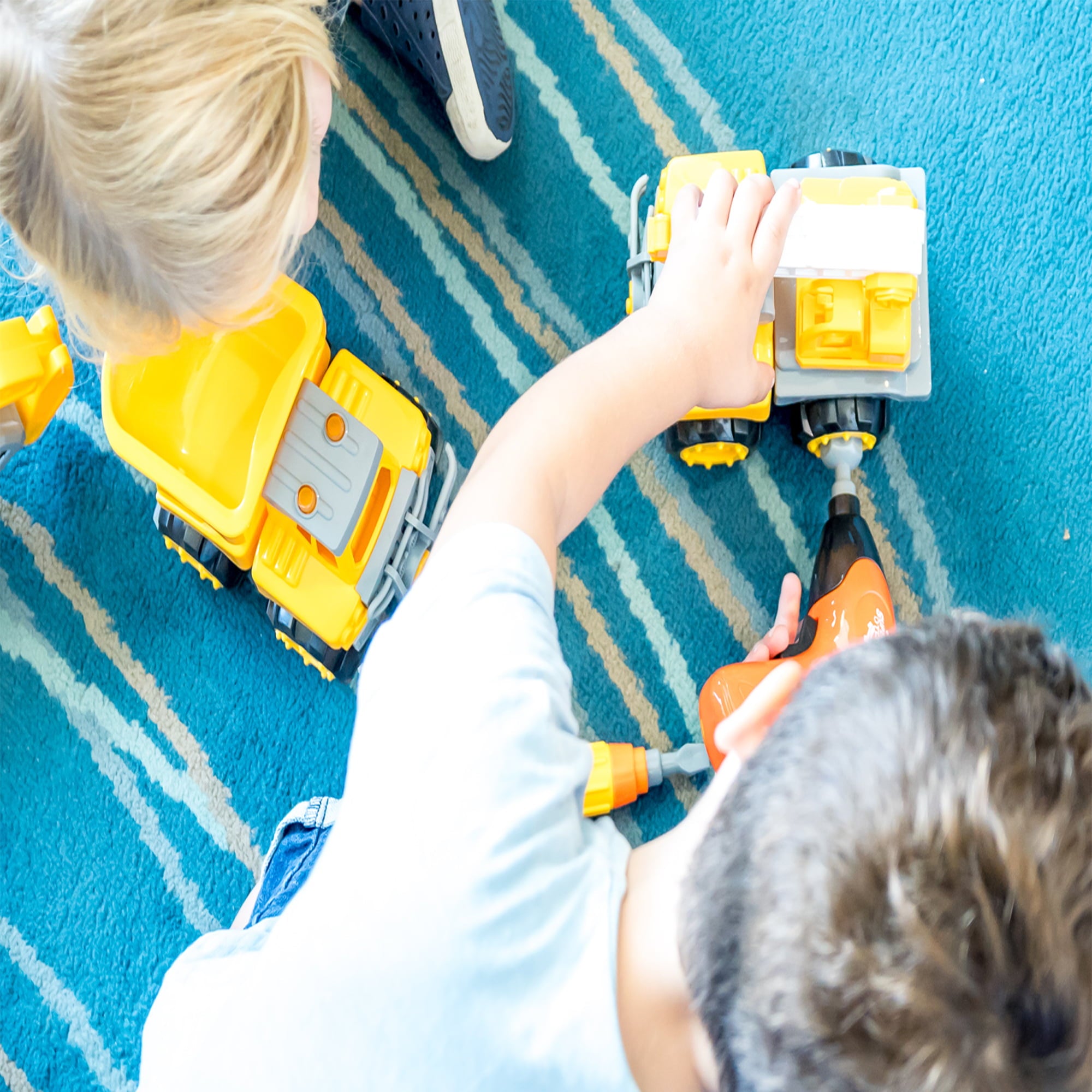 Take Apart Truck Toys for Boys and Girls， Set of 3 Construction Vehicles for Kids， Build a Dump Truck， Excavator and Crane， Take a Part Truck Toy with Drill and Tools for Toddlers 2-5 Years Old