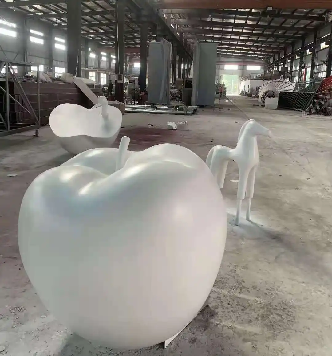 Customized Hot Selling fruit fiberglass apple statue outdoor landscape display home yard decor garden sculpture