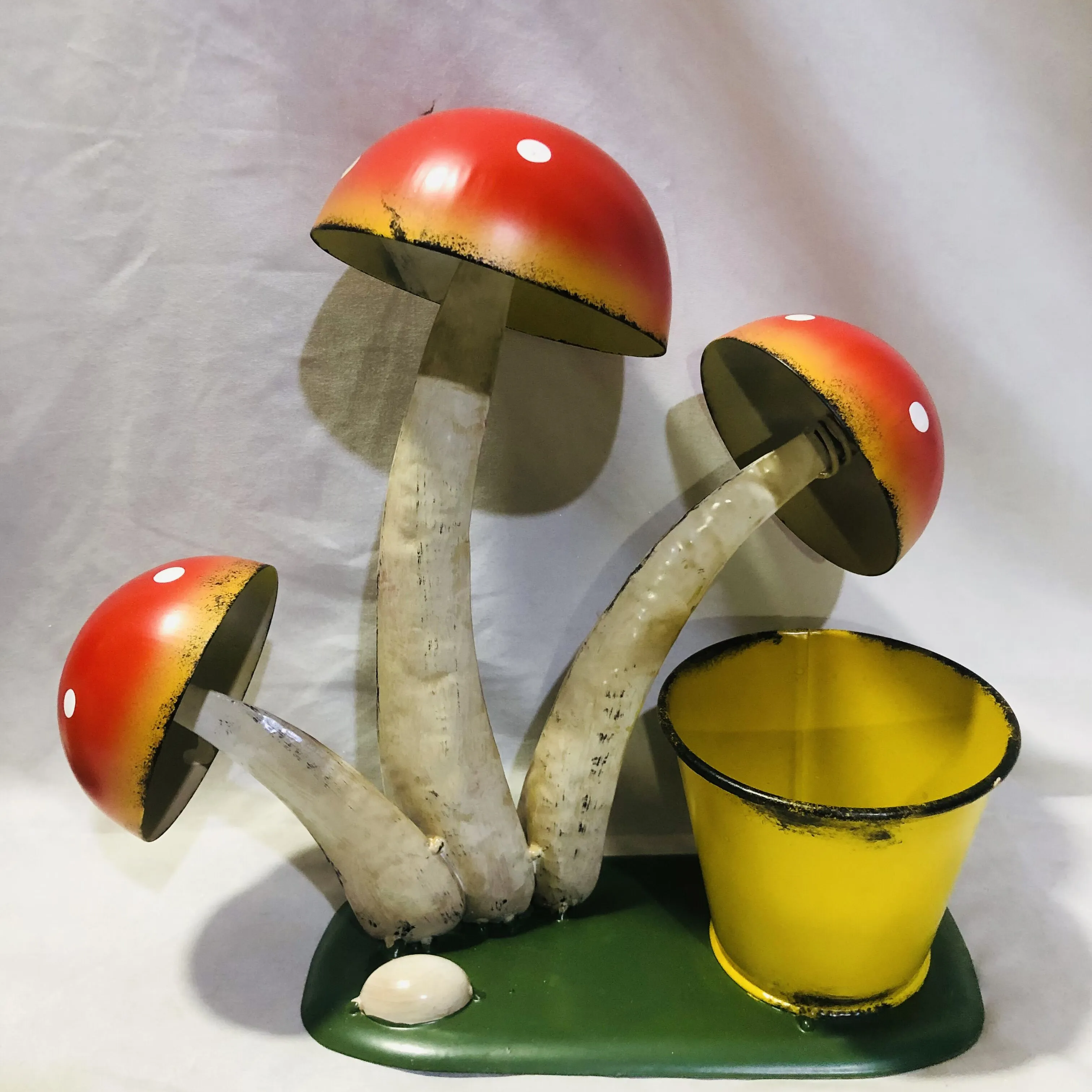 Wholesale Metal Outdoor Decoration Iron mushroom planter decoration Lawn Other Garden Ornaments Supplies