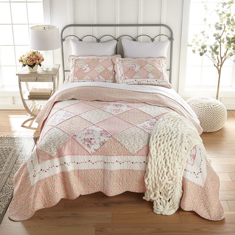 Donna Sharp Strawberry Garden Quilt and Sham Set