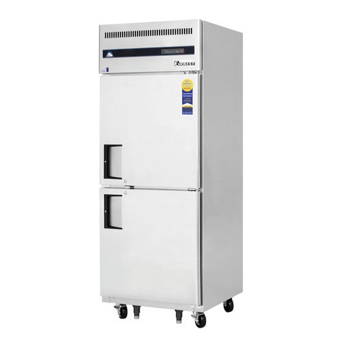 Everest ESFH2 Reach-In Freezer， 1 Section， (2) Half-Doors