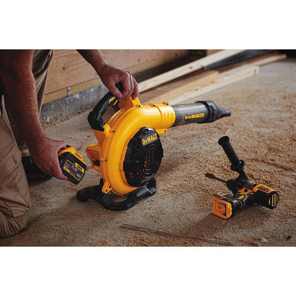 DEWALT 60V MAX 129 Mph 423 CFM Brushless Cordless Battery Powered Handheld Leaf Blower Kit