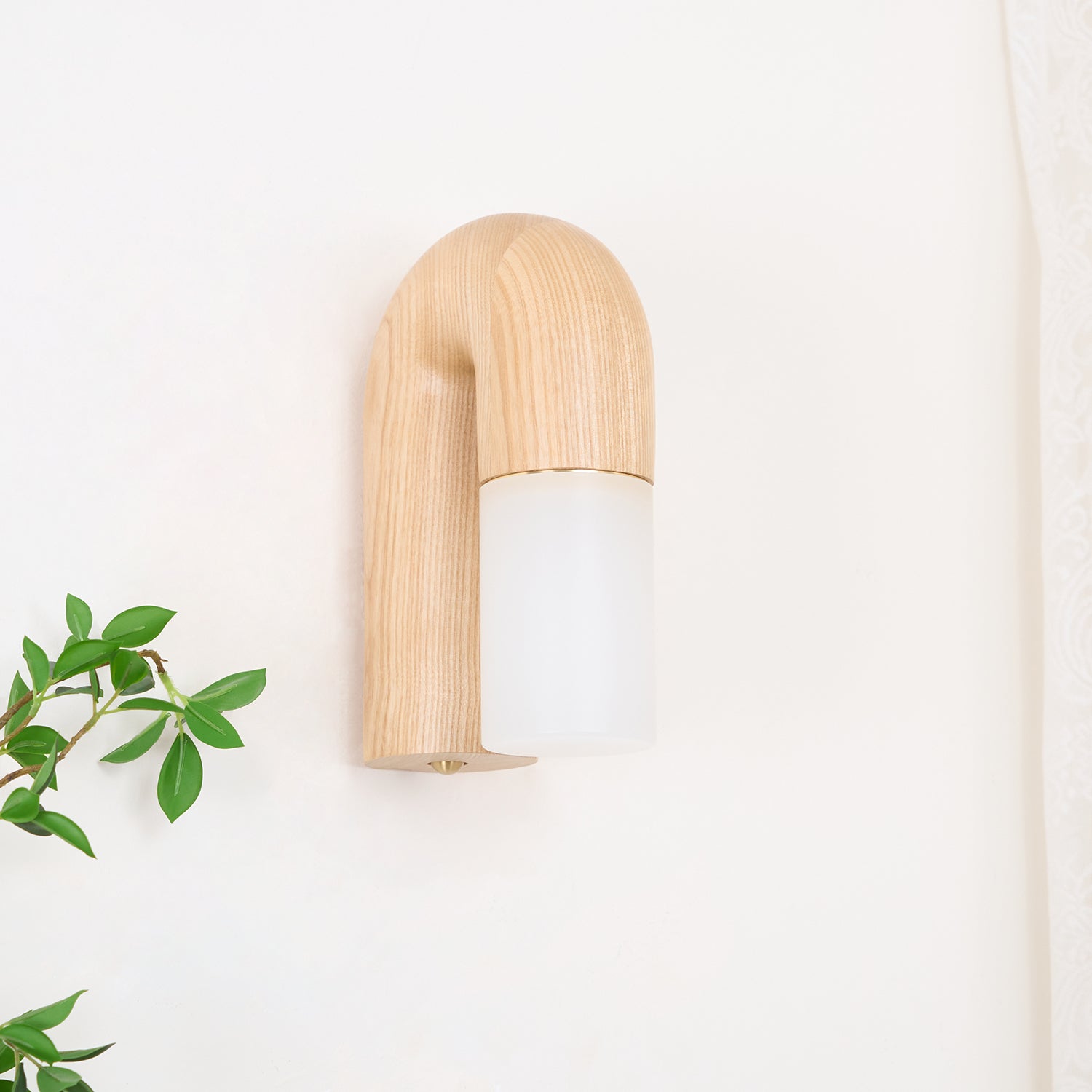 Arcus Wood Wall Lamp