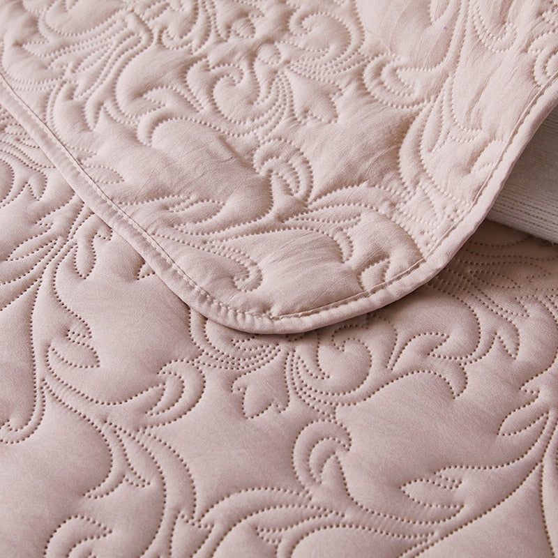 CloudNine Quilted Bed Set