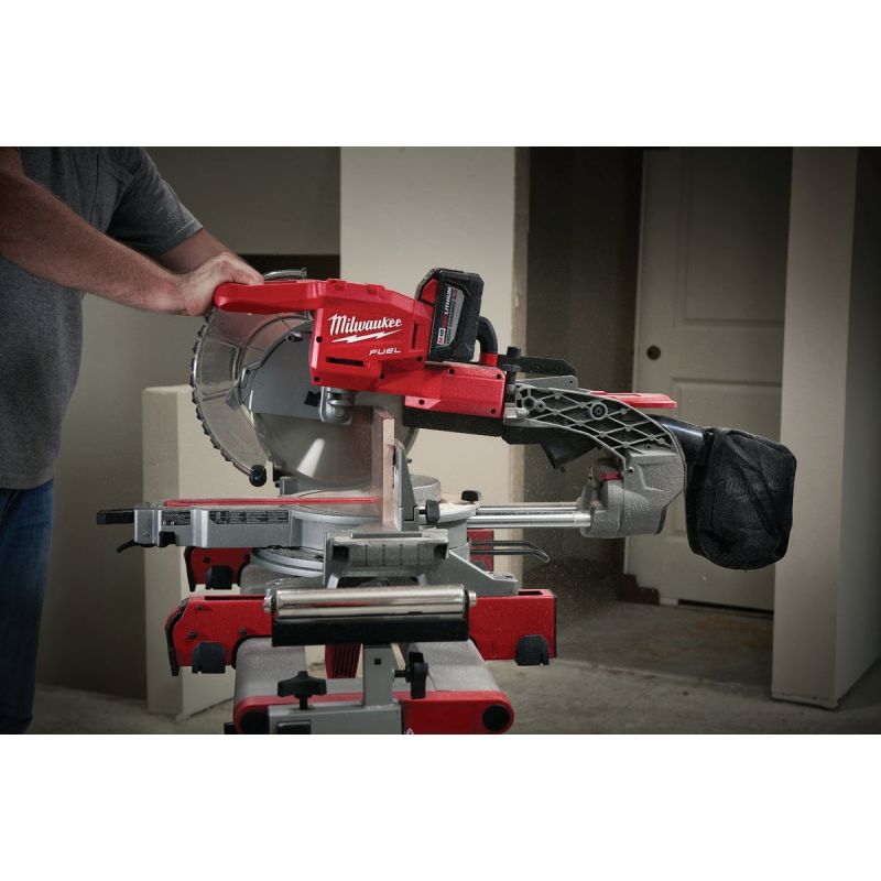 MW M18 FUEL Lithium-Ion Brushless Cordless Miter Saw Kit