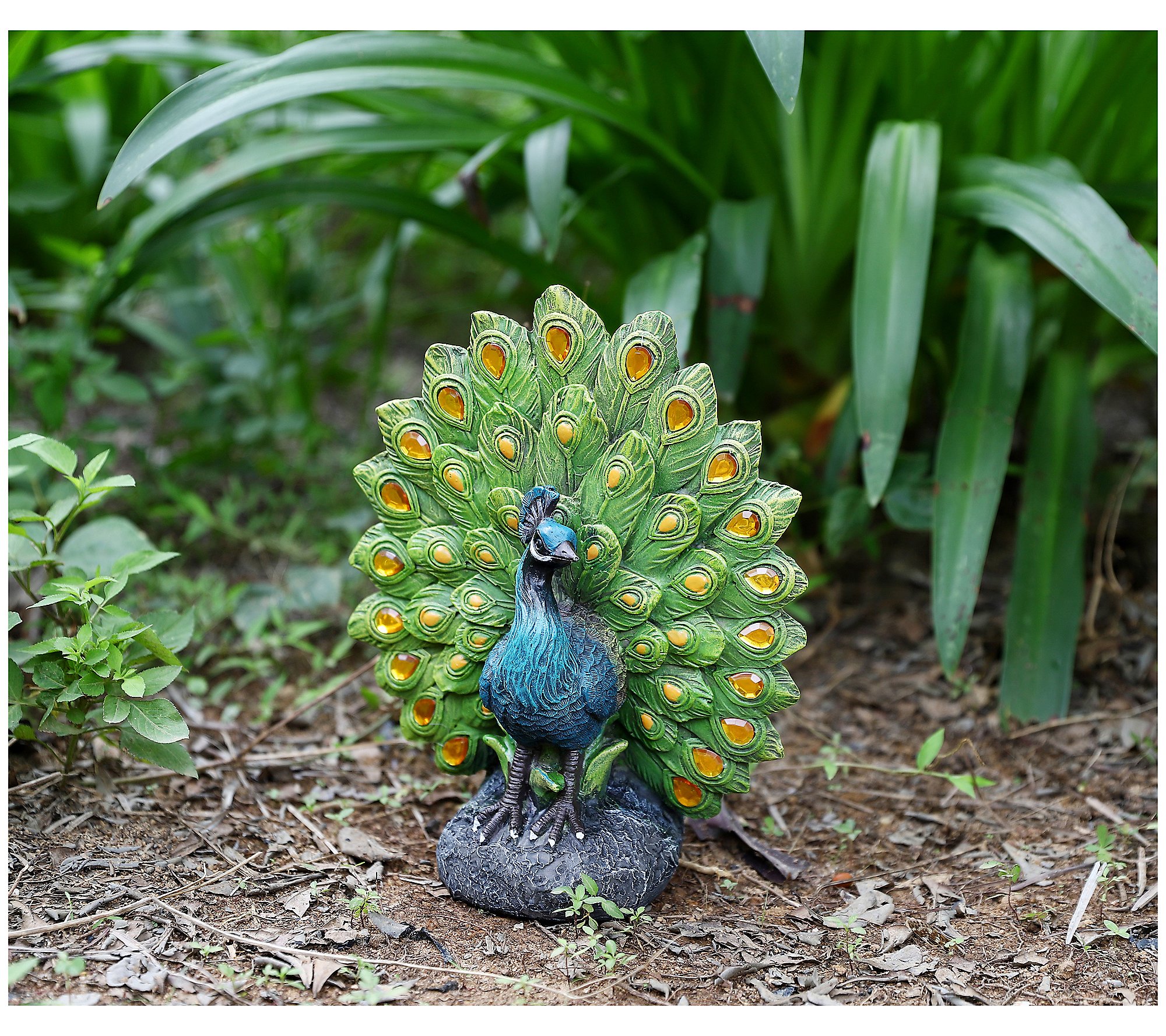 Techko Proud Peacock Statue with Solar Spotligh t