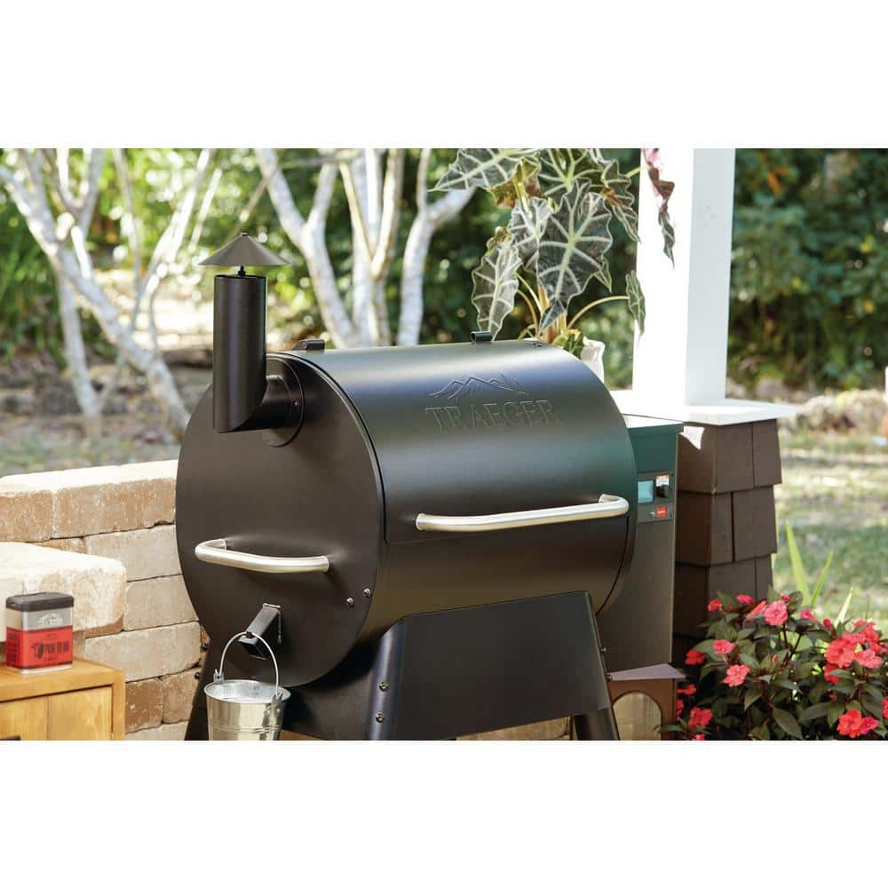 Traeger Pro 575 Wifi Pellet Grill and Smoker in Black TFB57GLE