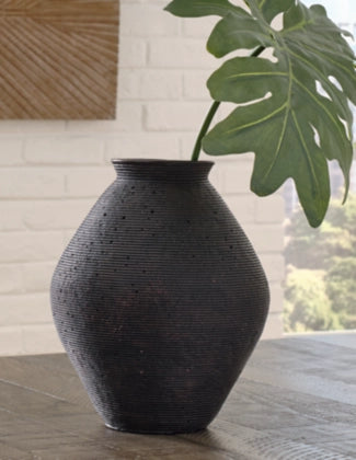 Hannela Vase