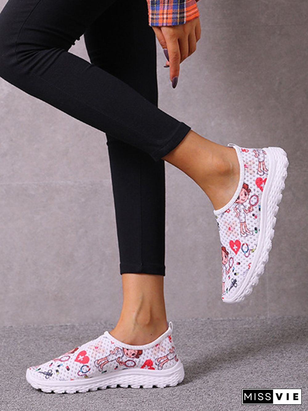 Nurse Fighting Epidemic Print Breathable Tulle Mesh Lightweight Sneakers