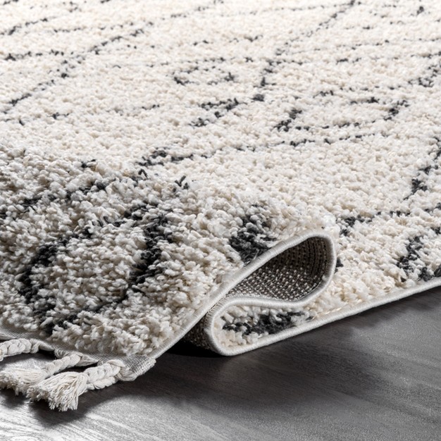 Nuloom Nieves Moroccan Diamond Tassel Area Rug