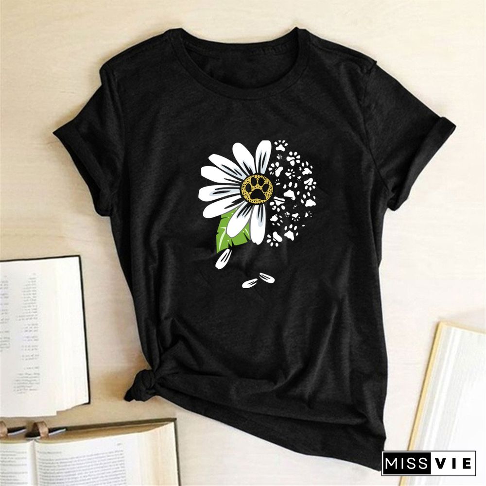 Daisy Bear Paw Print T-shirts Women Summer Graphic Tee Aesthetic ShirtsFor Women Casual Short Sleeve Ladies Tops Camiseta Mujer