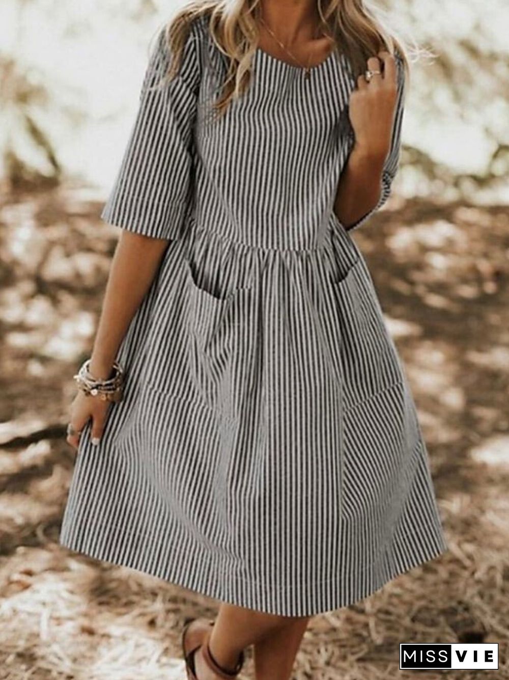 Women's Fashion Casual Cotton Linen Striped Pocket Loose Round Neck Dress